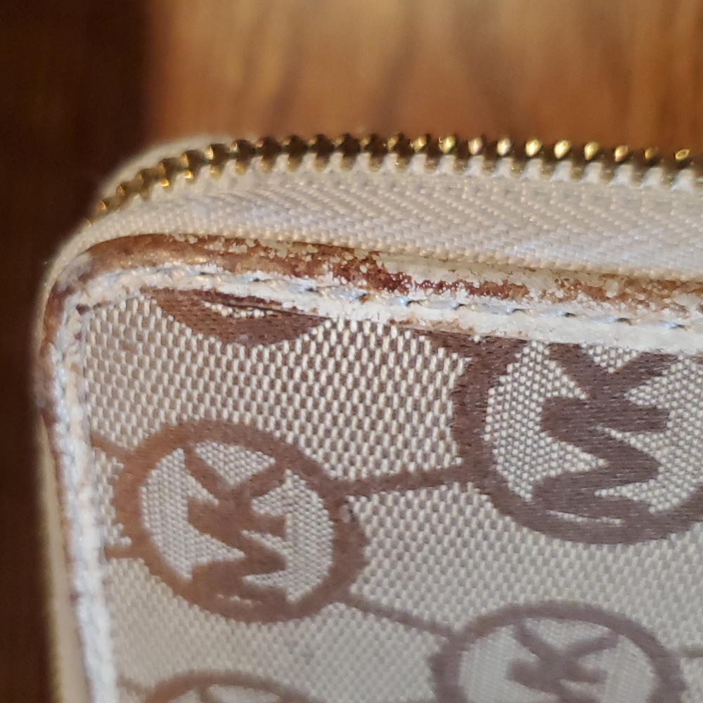 Michael Kors Wallet - Picture 9 of 9